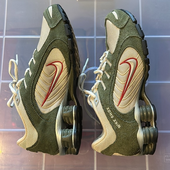 NIKE SHOX GENTLY USED! Size 8.5M.  Colors olive green. - Picture 2 of 8